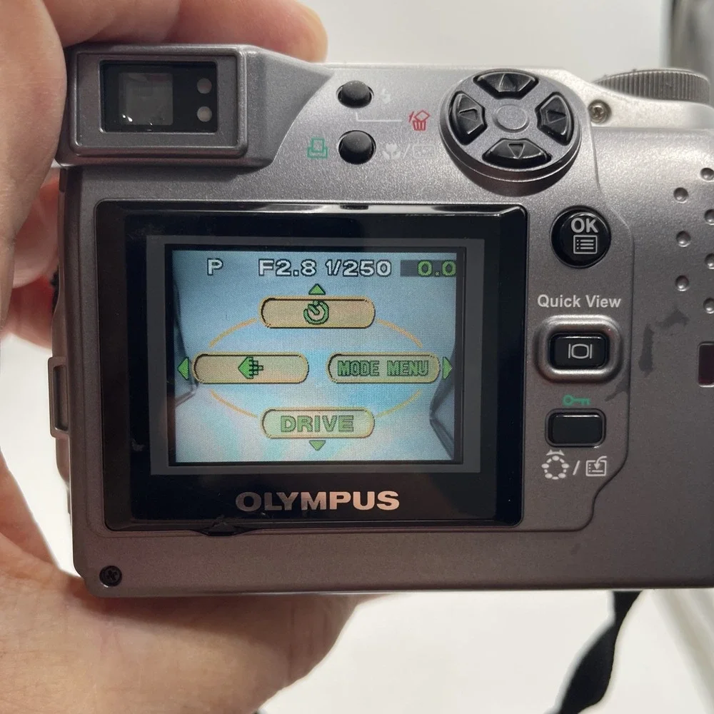 Olympus Camedia C-4000 Zoom 4MP Digital Camera 3X Zoom+Battery+Strap+Case-TESTED